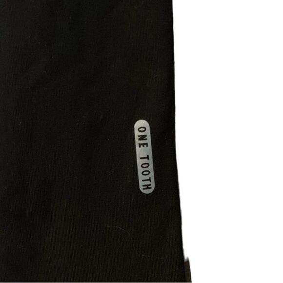 3 for $30! One tooth capris with red band - Picture 5 of 5